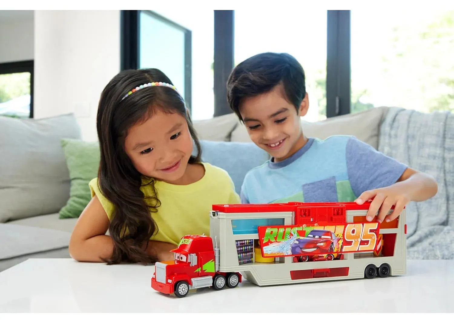 CARS Mack Official Mobile Paintshop Colour Changing Truck Playset