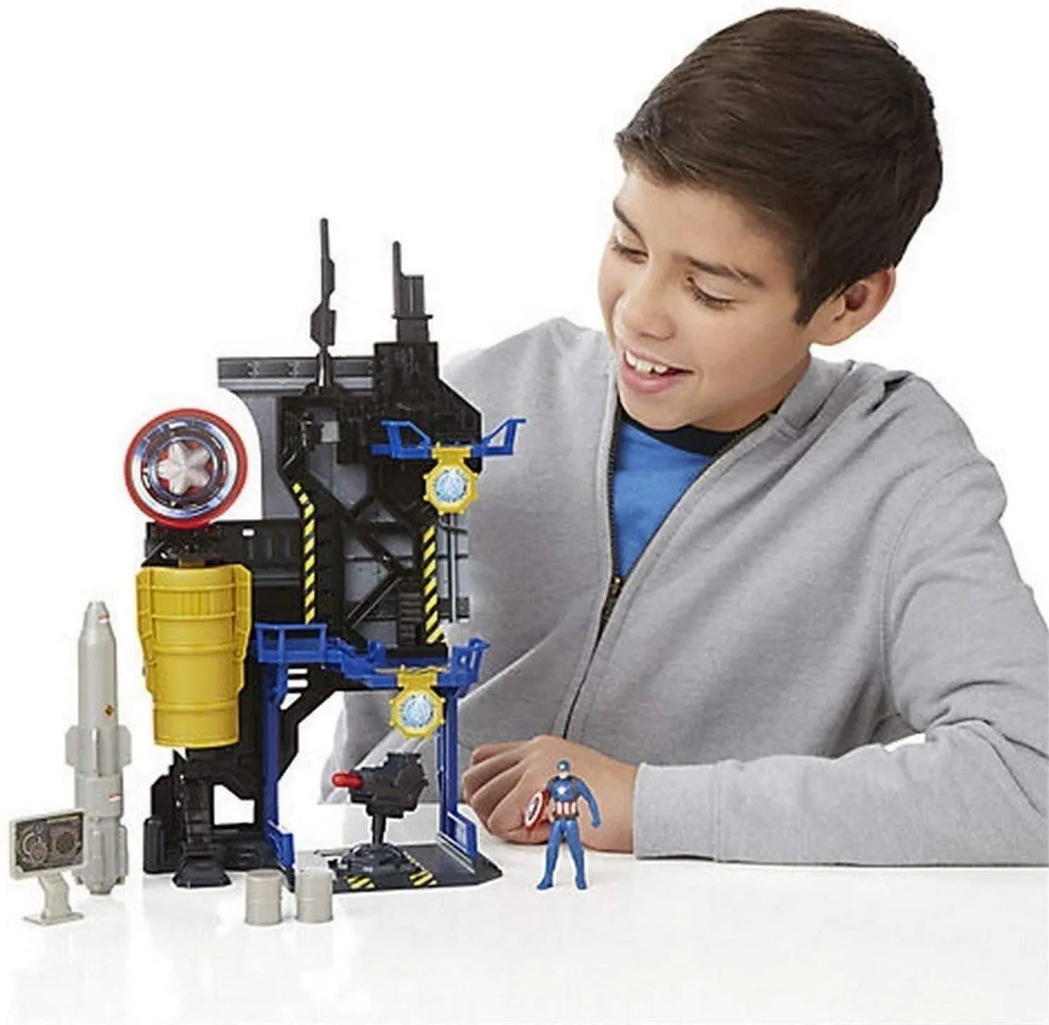 Hasbro 024324 Avengers Face Off Playset