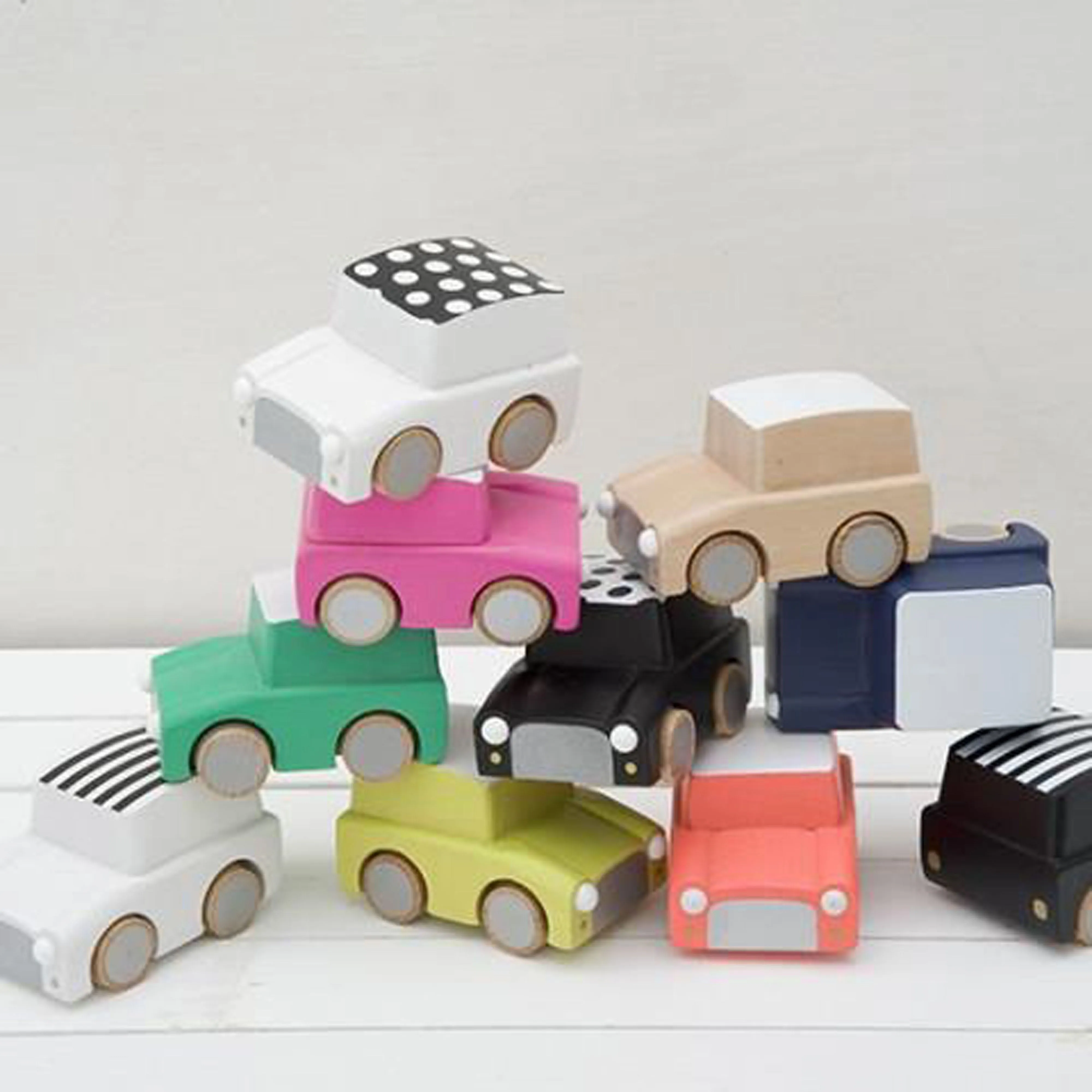kiko  & gg* Kuruma Classic Wooden Wind Up Car Natural
