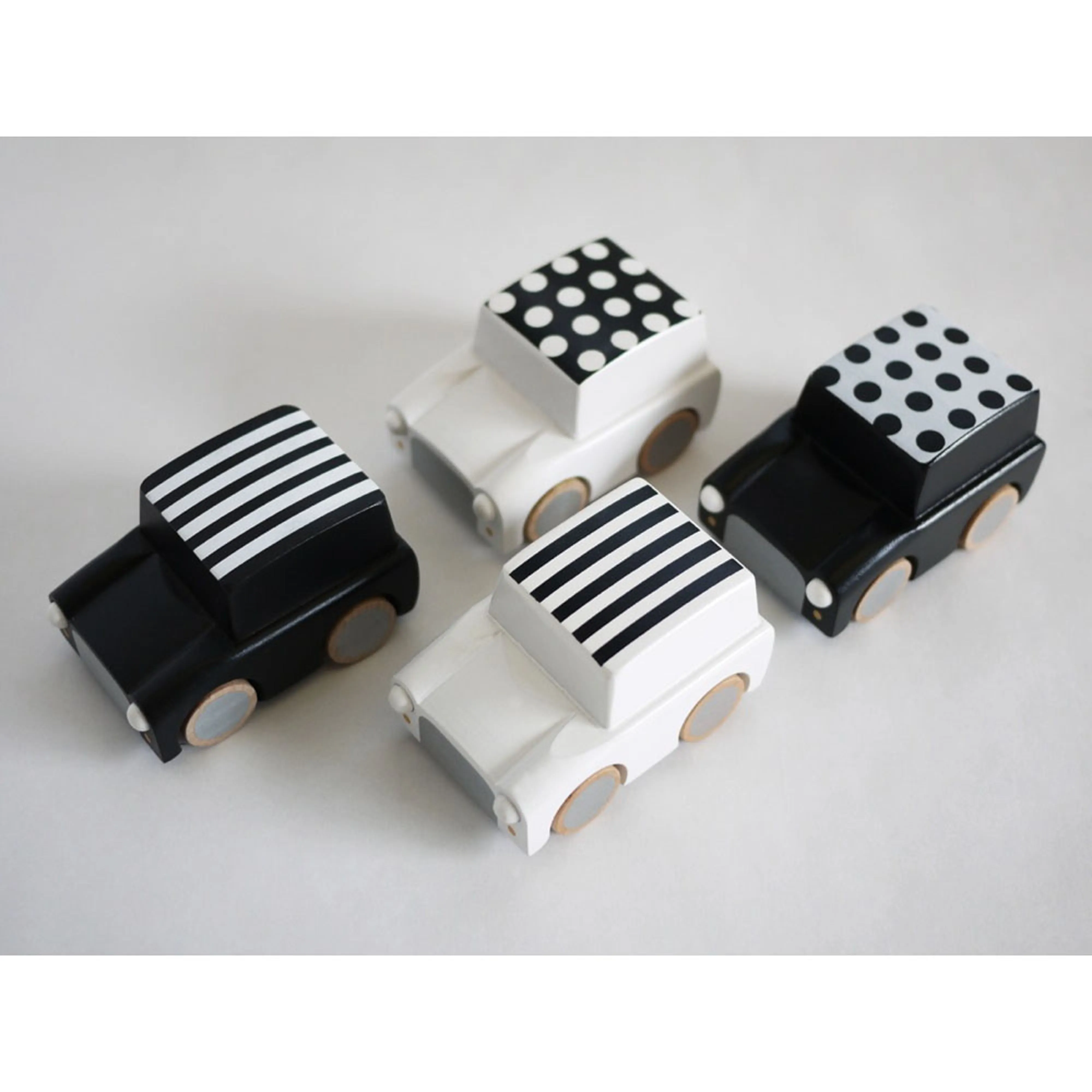 kiko  & gg* Kuruma Classic Wooden Wind Up Car Stripes/Black