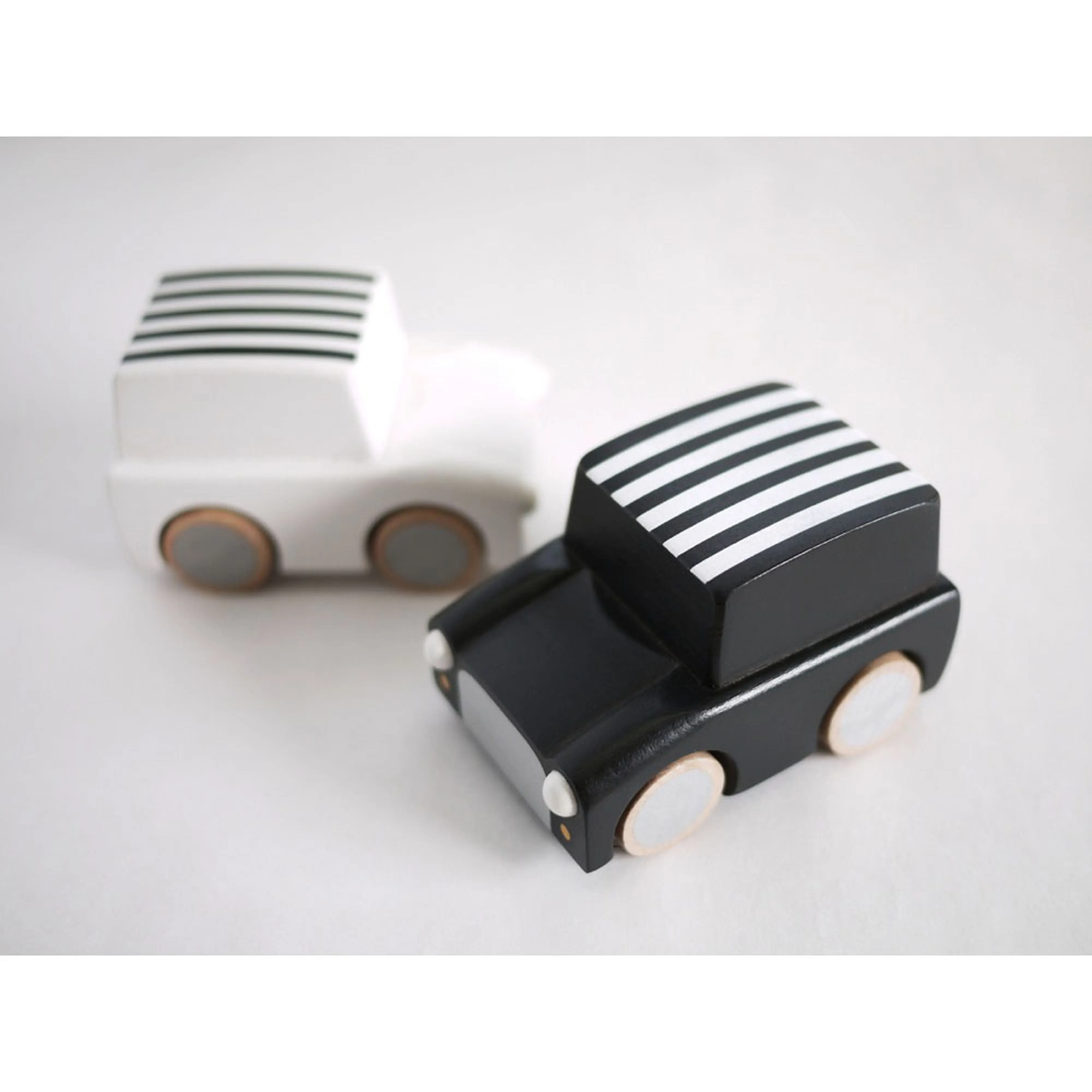 kiko  & gg* Kuruma Classic Wooden Wind Up Car Stripes/Black