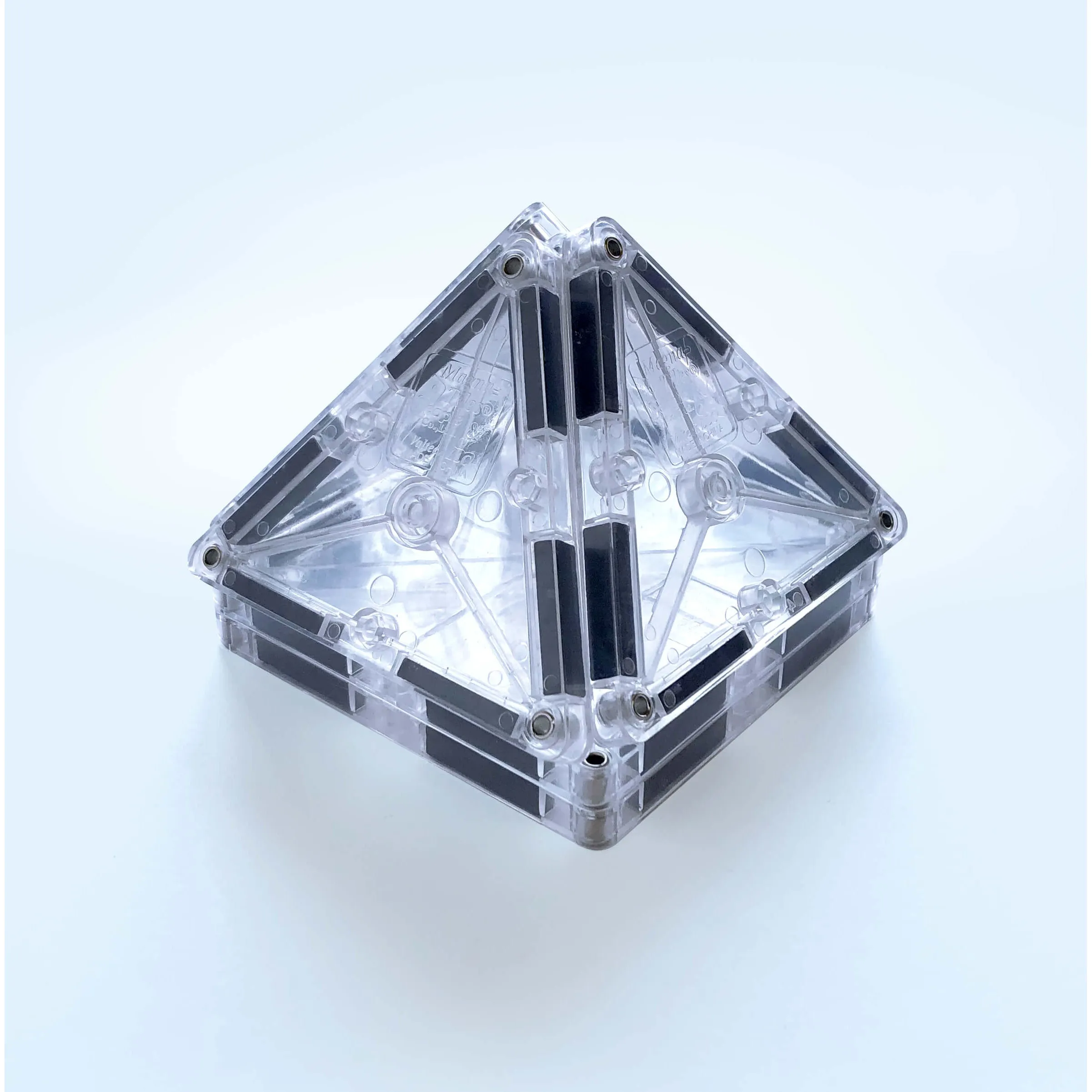 MAGNA-TILES Classic Ice 16-Piece Set