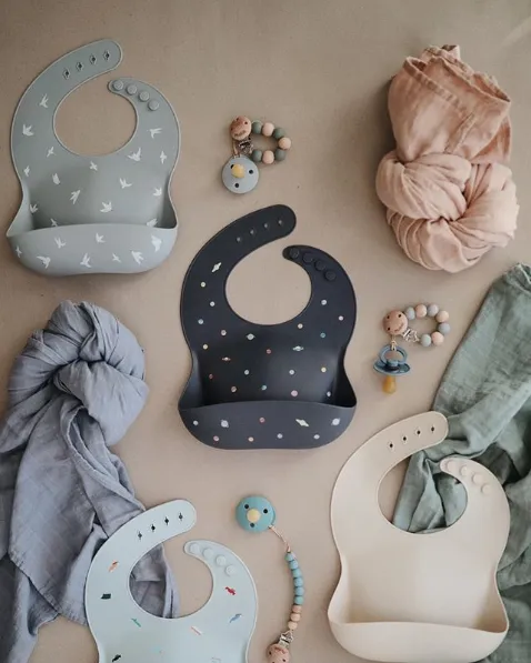 Mushie Silicone Baby Bib | Retro Cars Blue