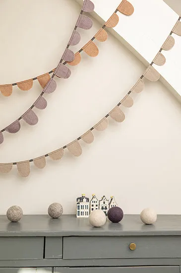 Muskhane Felt Round Garland | Natural
