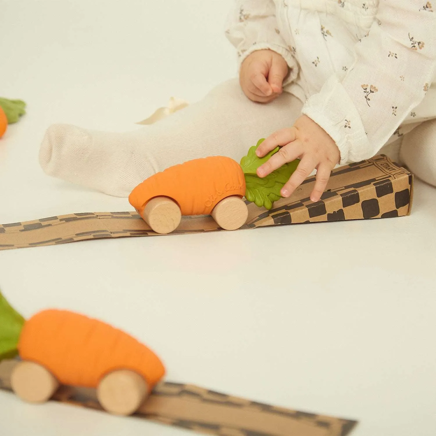 Oli & Carol Cathy The Carrot Car