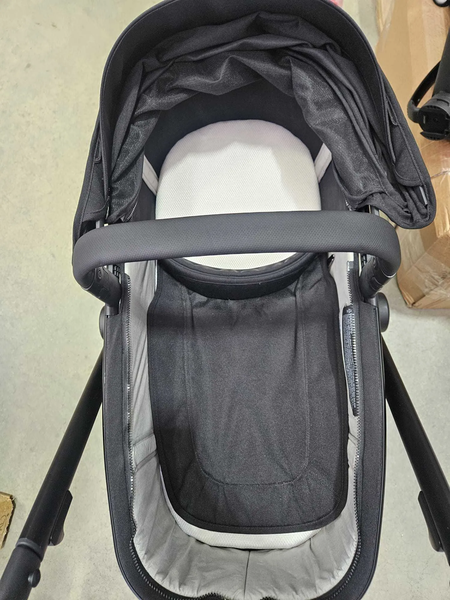 [Preloved] Joolz Hub Pushchair   Cot - Brilliant Black