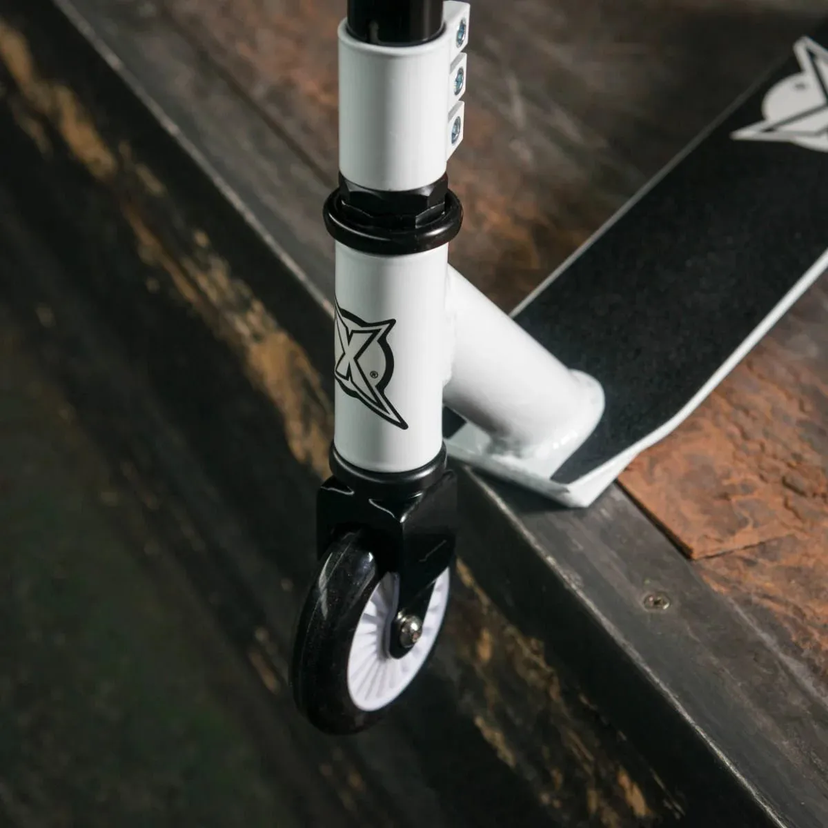 Xootz Invert Stunt Scooter - White/Black