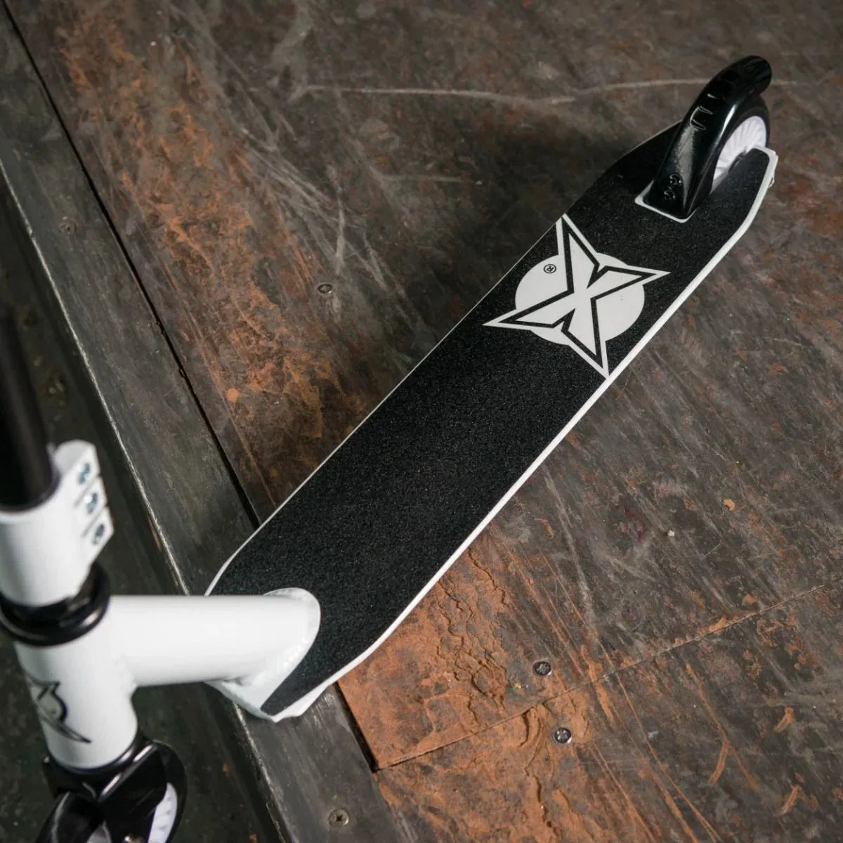 Xootz Invert Stunt Scooter - White/Black